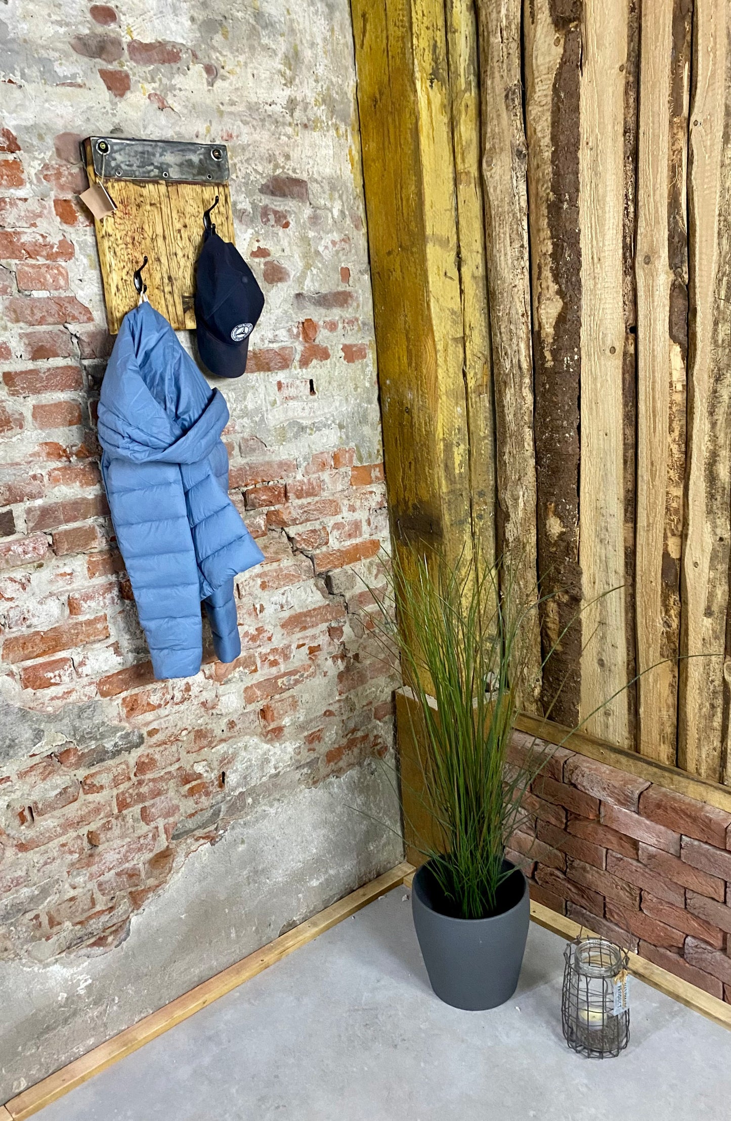 Garderobe mit 2 Haken