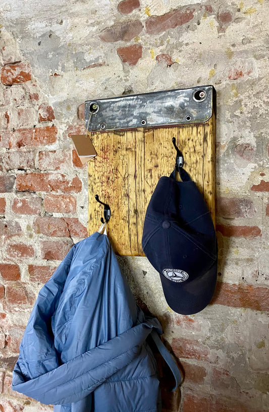 Garderobe mit 2 Haken